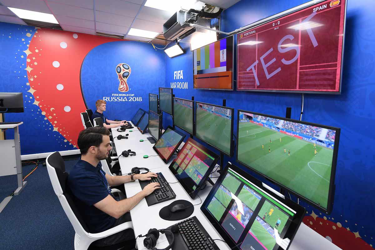 Tổ trọng tài hỗ trợ công nghệ Var tại World Cup